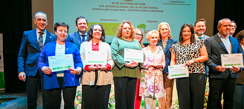 Valverde se muestra orgulloso tras la firma del convenio con AFAMMER para asesoramiento a mujeres víctimas de violencia de género en el medio rural