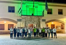 La fachada del Ayuntamiento de Villacañas se iluminó de color verde con motivo del Día Internacional del Síndrome de Phelan-McDermid