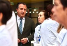 VOX se suma a la concentración de los sanitarios y técnicos del Hospital de Toledo