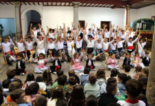 Maravillosa unión de varias generaciones de La Solana, que hicieron disfrutar en las 41 Jornadas Escolares de la Semana de la Zarzuela