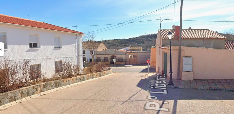 Accidente mortal en Lezuza: un pintor pierde la vida tras caer desde una altura de cuatro metros