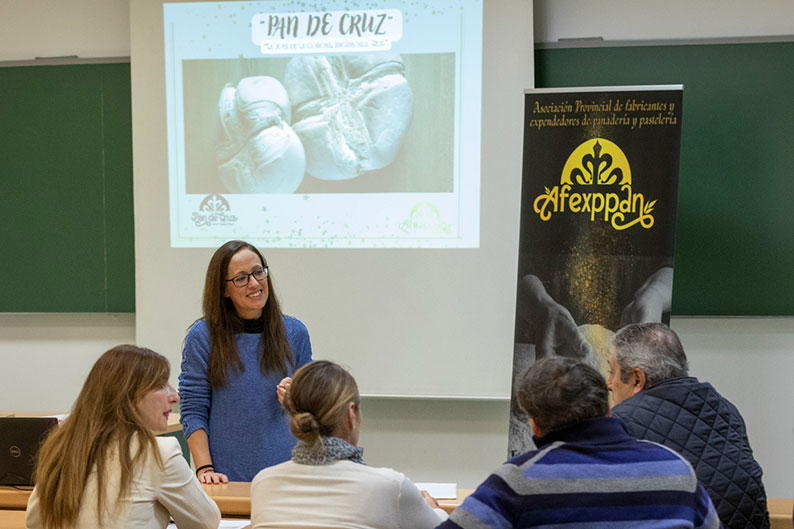 Afexppan reúne a los panaderos de Puertollano y comarca para impulsar el conocimiento y la elaboración de la IGP Pan de Cruz