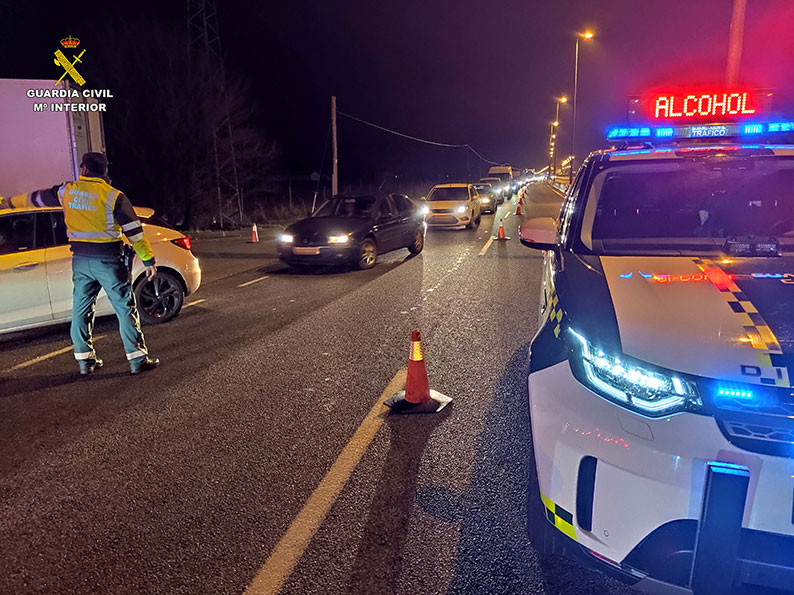 La Guardia Civil investiga a una conductora por sextuplicar la tasa de alcoholemia tras sufrir un siniestro vial en la A-2