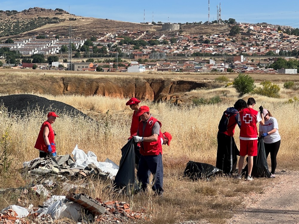 Cruz Roja recogerá basuraleza en siete puntos de la provincia en una nueva campaña 1m2 de LIBERA
