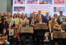 Caballero participa en el acto de entrega a las familias de los restos de 21 víctimas que han sido exhumados de las fosas de Manzanares