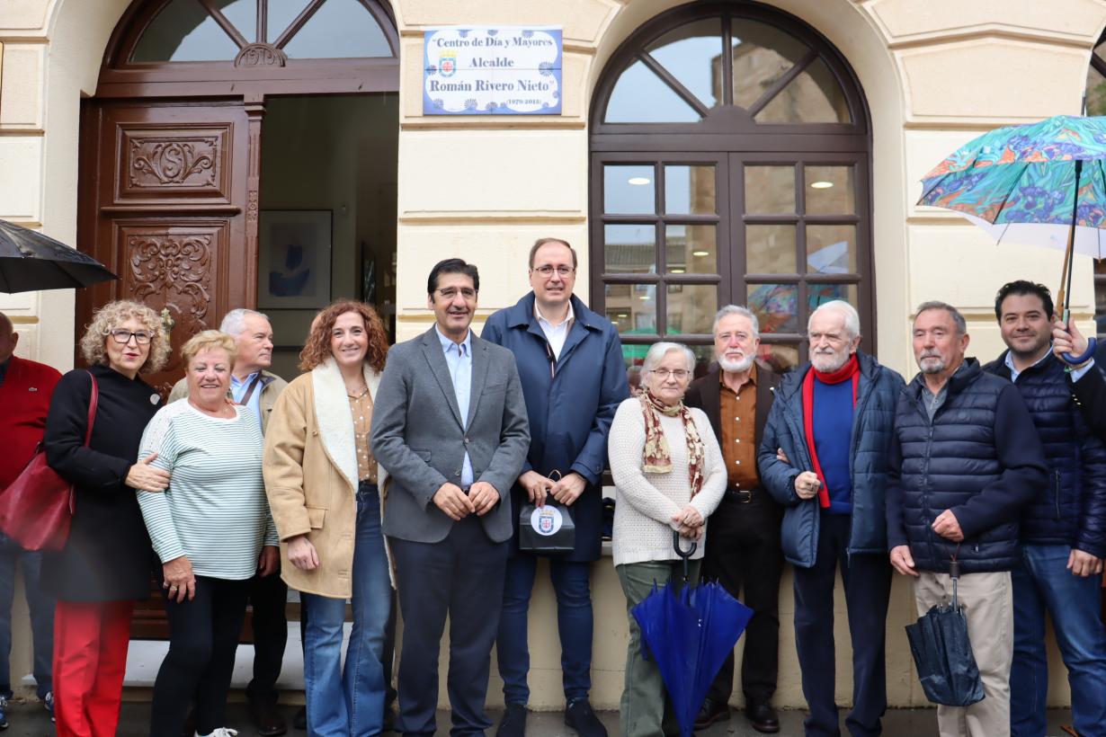 Caballero reivindica la contribución de los alcaldes que iniciaron con la democracia los servicios, los derechos y el bienestar