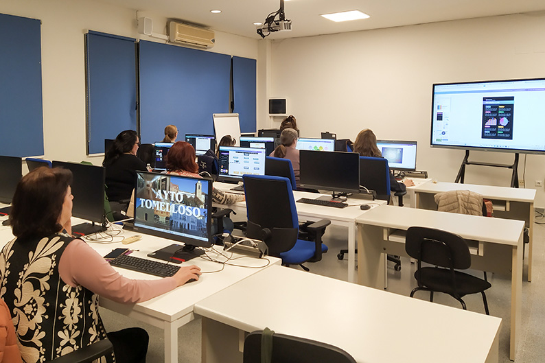 Finaliza con éxito en Tomelloso el curso de Diseño Gráfico con Canva del Plan de Formación Municipal 2025