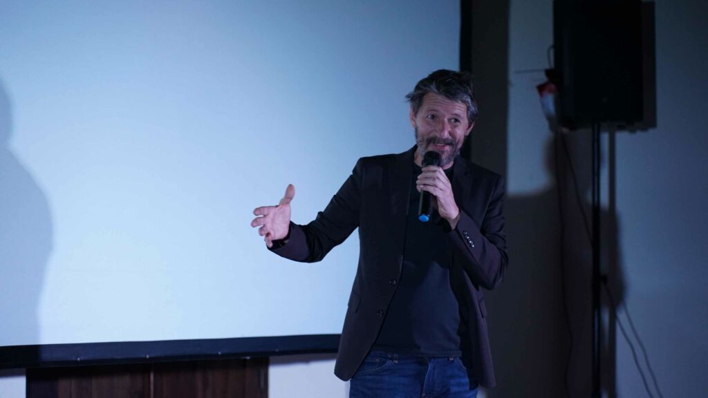 El largometraje "Cariñena, vino del mar", protegoniza la cuarta jornada del Festival de Cine Español Emergente 16 carinena vino del mar 04