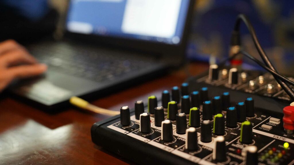 El largometraje "Cariñena, vino del mar", protegoniza la cuarta jornada del Festival de Cine Español Emergente 5 carinena vino del mar 10