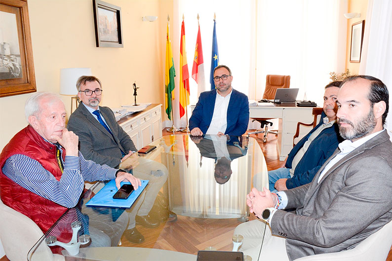 El alcalde se reúne con el Casino Tomelloso dentro de la ronda informativa sobre la planta de biometano