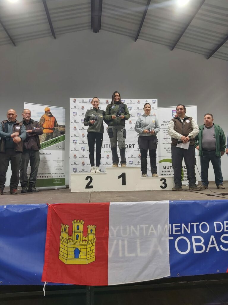 Rafael Martínez, Míriam Huertas y Lucas Alarcón, campeones autonómicos de caza menor con perro 3 caza menor con perro villatobas 2