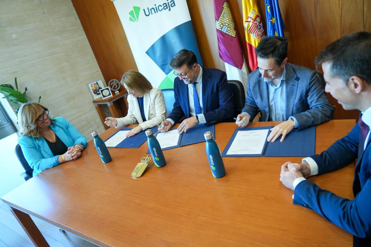 Castilla-La Mancha y Unicaja se unen para fomentar el programa ‘Somos Deporte' en las categorías cadete e infantil que llegará a 4.100 participantes