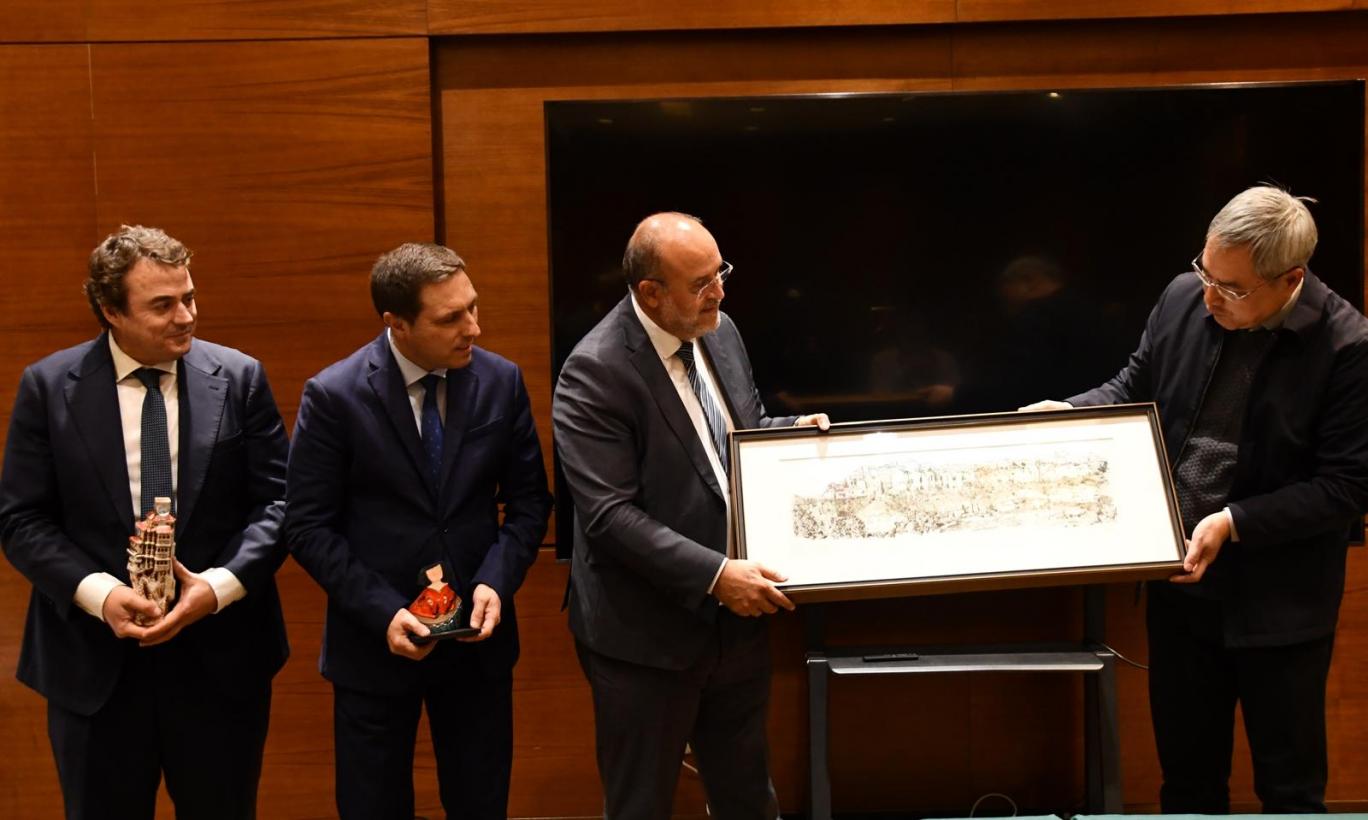 Castilla-La Mancha muestra las potencialidades de su industria agroalimentaria a los dirigentes del distrito chino de Guangling