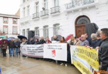 Clamor ciudadano en Tomelloso con la concentración por la integración ferroviaria de la comarca: unidad bajo la lluvia