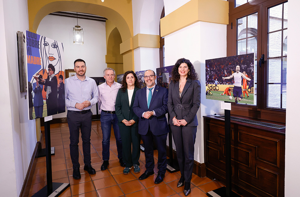 Las Cortes de CLM celebran “la mejor Constitución” con un acto institucional, visitas teatralizadas, iluminación de la fachada y una exposición de los 40 años de Efe