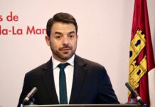 VOX denuncia el «deterioro educativo y el abandono de los centros escolares bajo el Gobierno de Page»