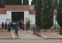 Recuerdo y sabor en Tomelloso: cientos de vecinos honran a sus difuntos y disfrutan del tradicional “puñao”