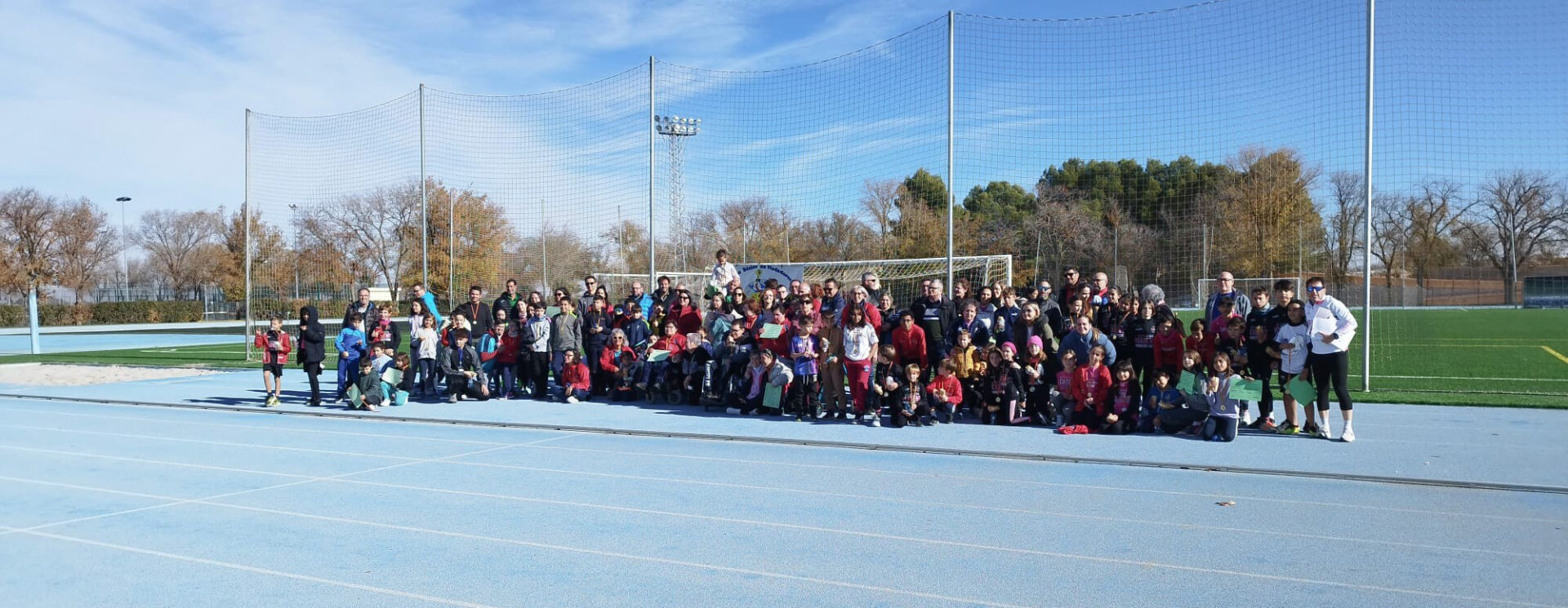Tomelloso se vuelca con la inclusión en un encuentro deportivo abierto impulsado por el club de nadadores especiales Los Delfines