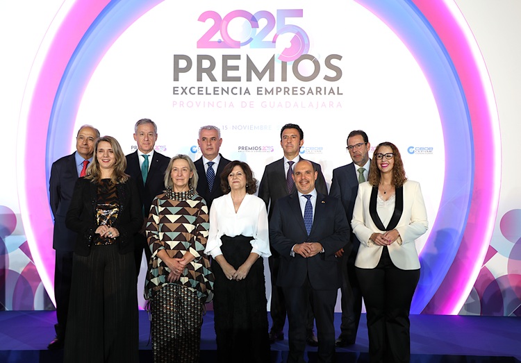 Eurocaja Rural entrega el galardón 'Establecimiento Comercial' en los premios 'Excelencia Empresarial 2025' de CEOE-CEPYME Guadalajara