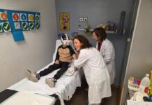 El Hospital de Tomelloso impulsa la humanización sanitaria con gafas de realidad virtual para niños