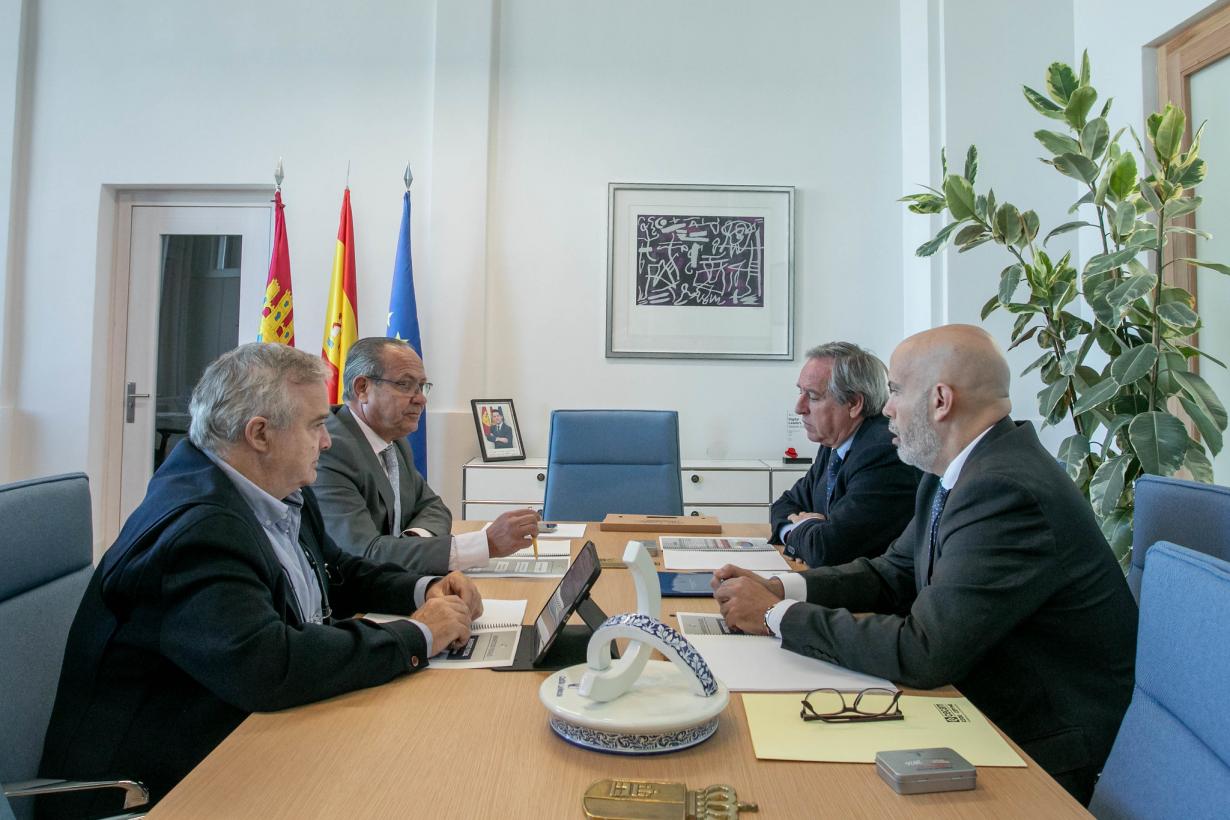 El Gobierno de Castilla-La Mancha y CECAM coinciden en valorar el escenario de estabilidad y certidumbre como marco clave para el presupuesto 2026