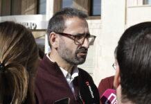 Gutiérrez dice que la dimisión de Mazón llega “tarde y mal” y “se queda Núñez que es el Mazón de La Mancha”