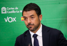 Iván Sánchez: “PSOE y PP se reparten sillones mientras las familias sufren la pobreza, el abandono y el colapso sanitario”