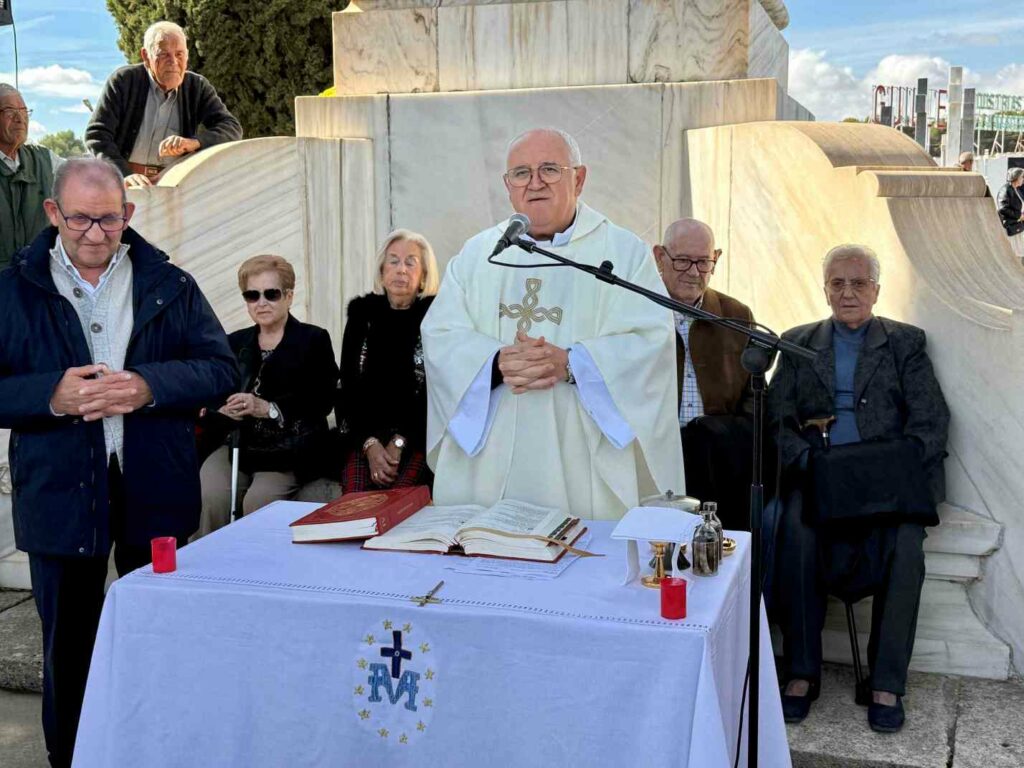 miles personas cementerio villacanas 2