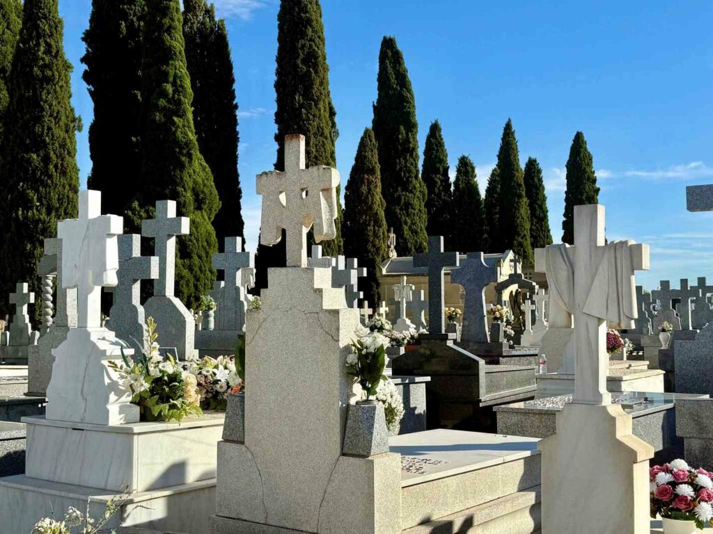 miles personas cementerio villacanas 4