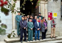 Minuto de silencio en la Delegación del Gobierno para condenar los últimos asesinatos machistas en Huelva y Alicante