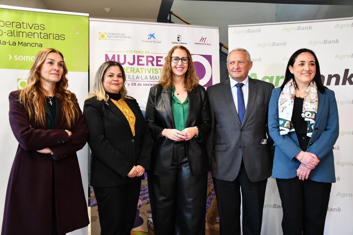 El Gobierno de Castilla-La Mancha destaca en Consuegra que el medio rural no tiene futuro sin las mujeres cooperativistas