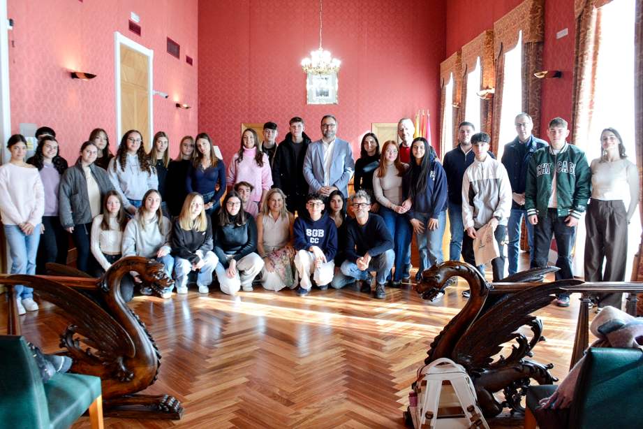 Navarro recibe a los estudiantes italianos del programa de intercambio con el IES Airén de Tomelloso