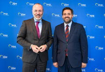 Núñez vuelve a trasladar en Bruselas a los responsables de las políticas europeas que “la PAC no se toca”