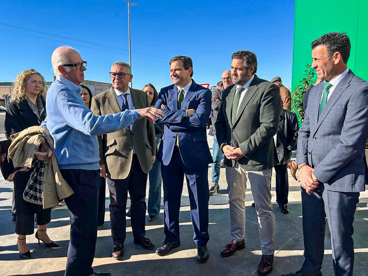 Núñez apuesta por garantizar que el agua llegue a los agricultores y ganaderos para consolidar el modelo productivo más importante de la región como es el del sector primario