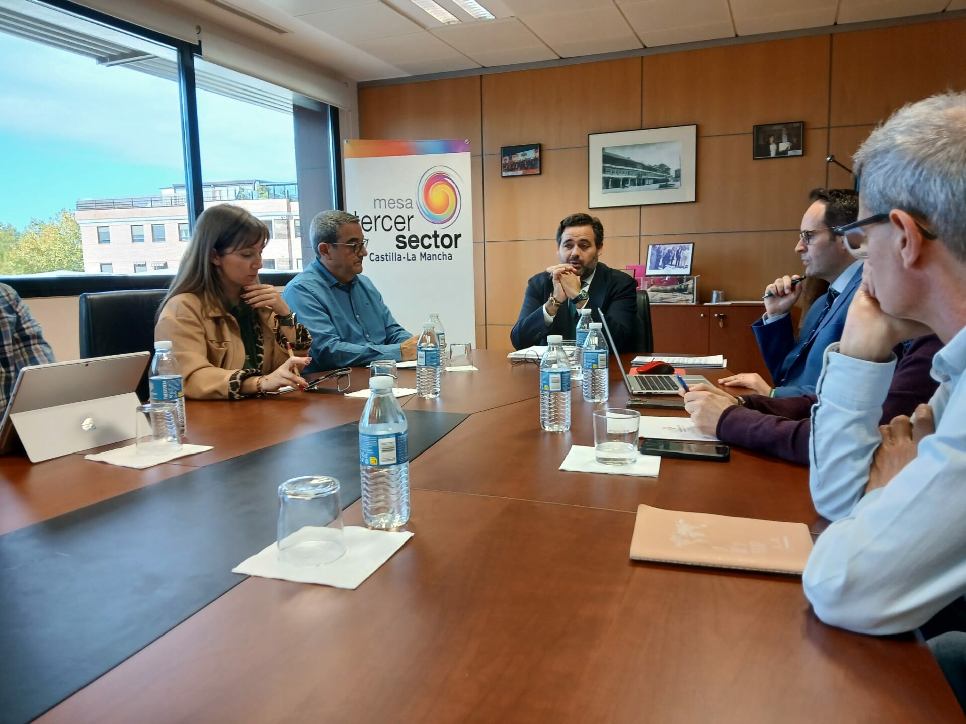 El Tercer Sector autonómico se reúne con el presidente del Partido Popular en la región, Paco Núñez  