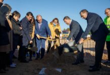 Emiliano García-Page, ha colocado la primera piedra del que será el nuevo Centro de Salud de Carrión de Calatrava