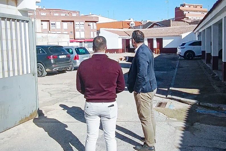 Tomelloso avanza con la renovación integral del aparcamiento frente al Mercado de Abastos: más plazas y zona infantil para disfrutar en familia