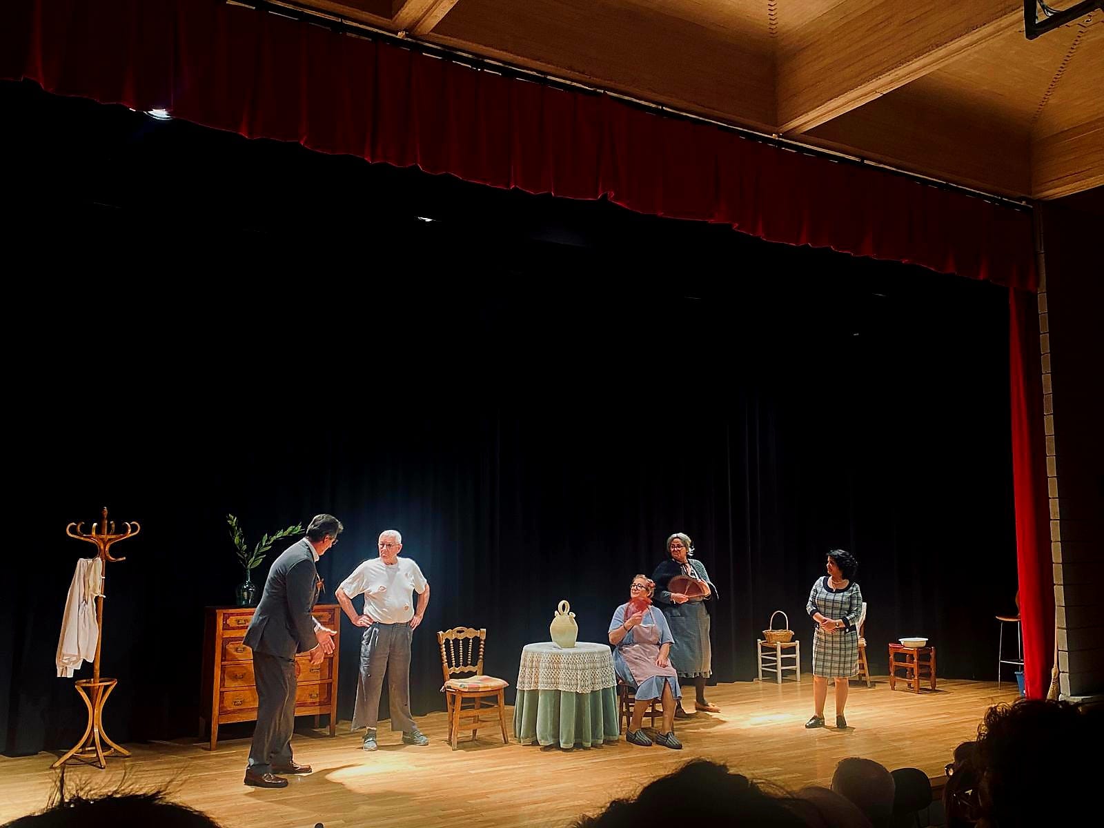 Sainetes, risas y agradecimientos en una noche especial a beneficio de la Hermandad de Ntra Sra del Mayor Dolor