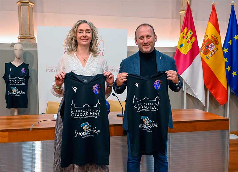 Saldaña destaca la importancia de difundir la imagen de la Diputación y de Sabor Quijote en las camisetas de las selecciones provinciales de baloncesto