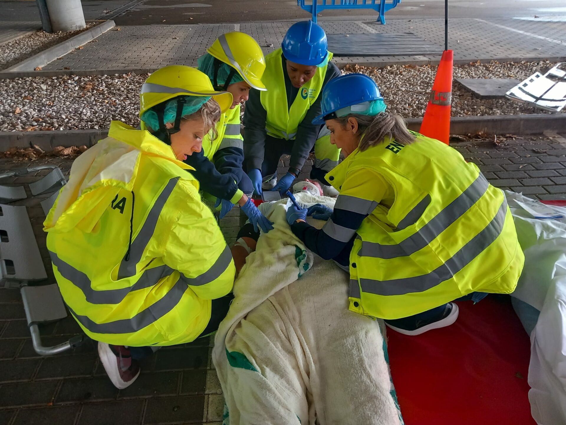 Profesionales sanitarios del área de Valdepeñas se entrenan en soporte vital inmediato con un simulacro de accidente múltiple