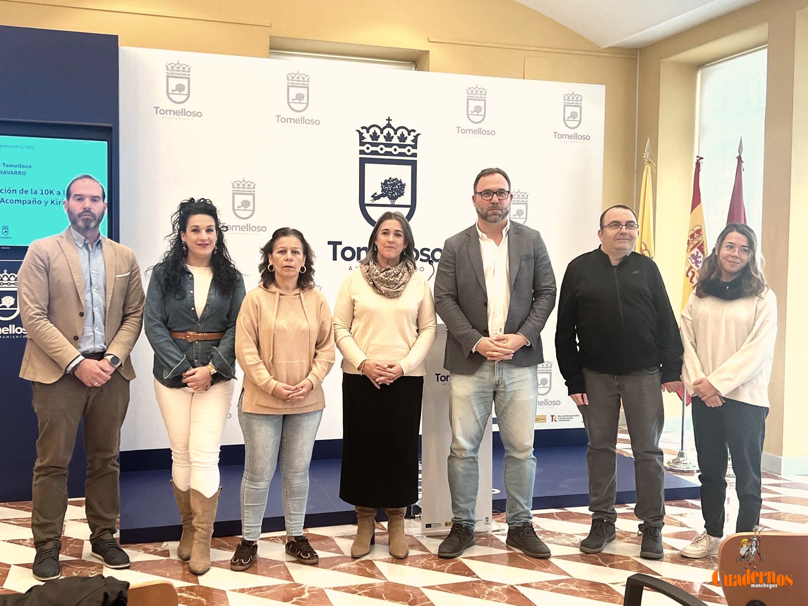 La organización de la 10k entrega simbolicamente los más de 1.200 euros recaudados a Fundación Kirira y TEAcompaño CLM