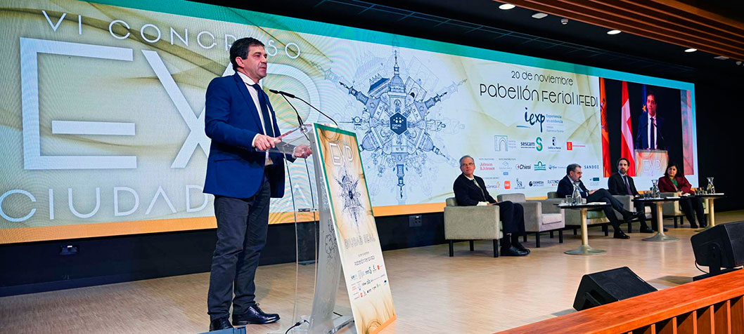 Valverde: Reflexionar sobre cómo mejorar la atención al paciente es clave para avanzar en el bienestar y en la calidad de la prestación sanitaria