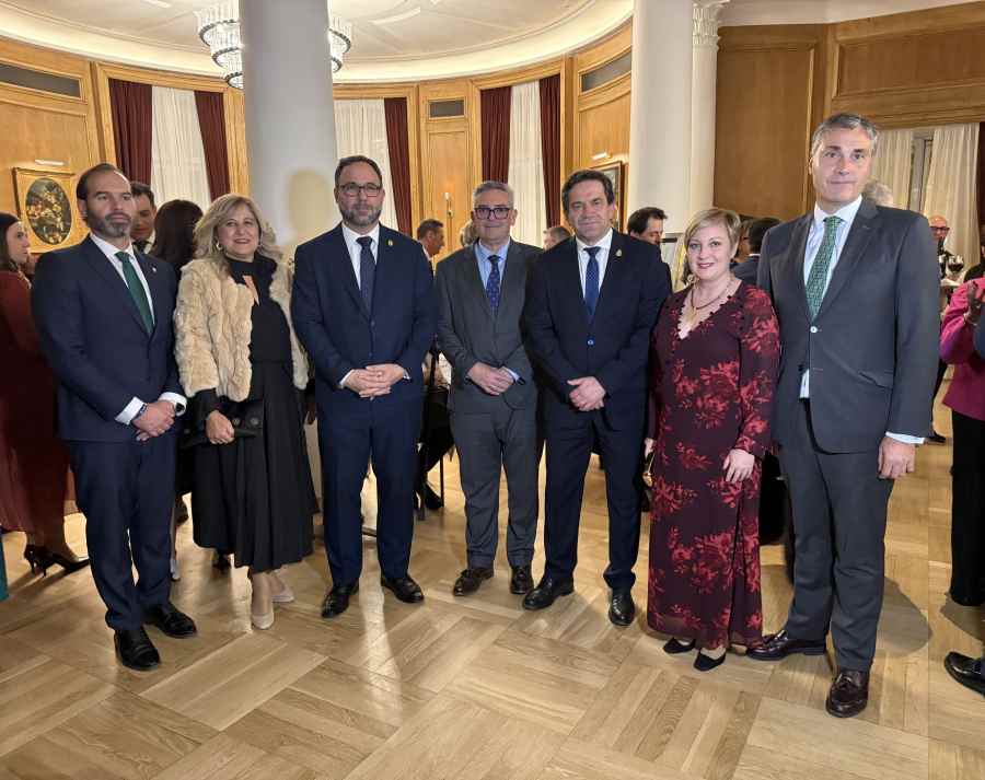 Valverde subraya el revulsivo que supondrá celebrar FENAVIN en 2026 con un formato reducido durante la entrega de premios del XXIV Certamen Cultural Virgen de las Viñas