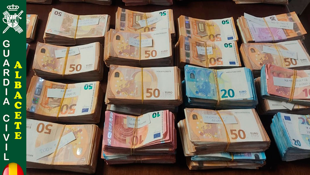 La Guardia Civil de Albacete interviene 200.000 euros de ilícita procedencia en la autovía A-31