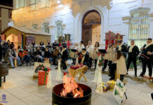 La Plaza de España se llenó de sabor navideño con aires flamencos con la III Zambomba de Villancicos