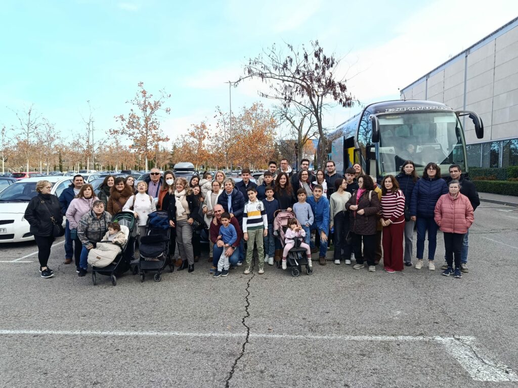 Papá Noel aterriza hoy en Tomelloso: la Asociación de Familias Numerosas convierte la Plaza de España en el gran punto de encuentro navideño 2 arbolnavidadfamiliasnumerosas tomelloso 6.jpg