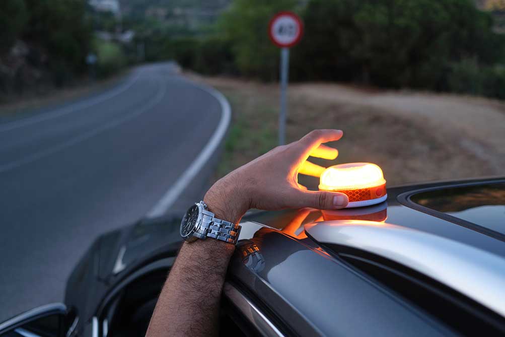 V16: todo lo que necesitas saber sobre la obligación, uso y sanciones de este dispositivo de seguridad vial