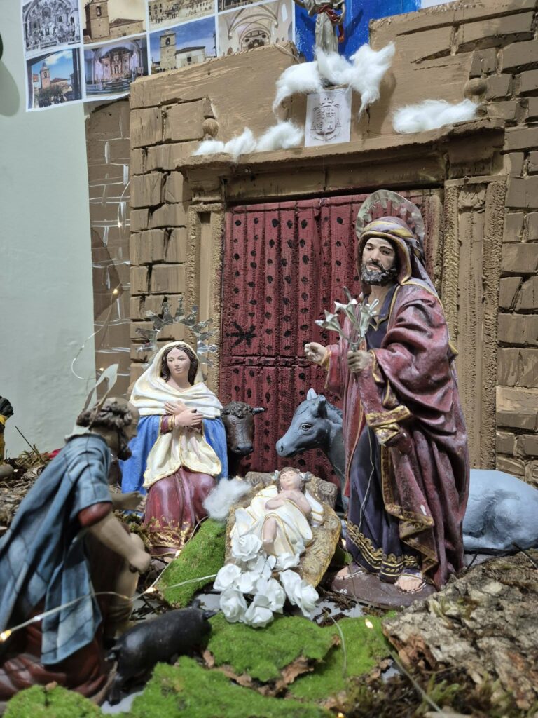 El belén de la Capilla de San Antón rinde homenaje al 450 aniversario de la Parroquia de la Asunción de Nuestra Señora 2 belen san anton 9