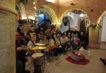 El coro rociero Santo Cristo de Valdepeñas emociona en Villanueva de los Infantes con su zambombá rociera