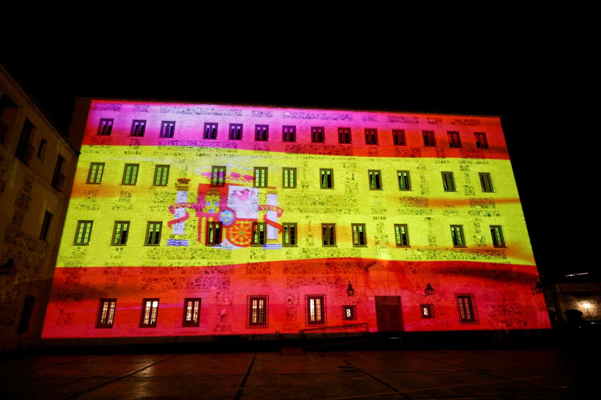 Las Cortes de CLM iluminan su fachada este fin de semana para celebrar la Constitución